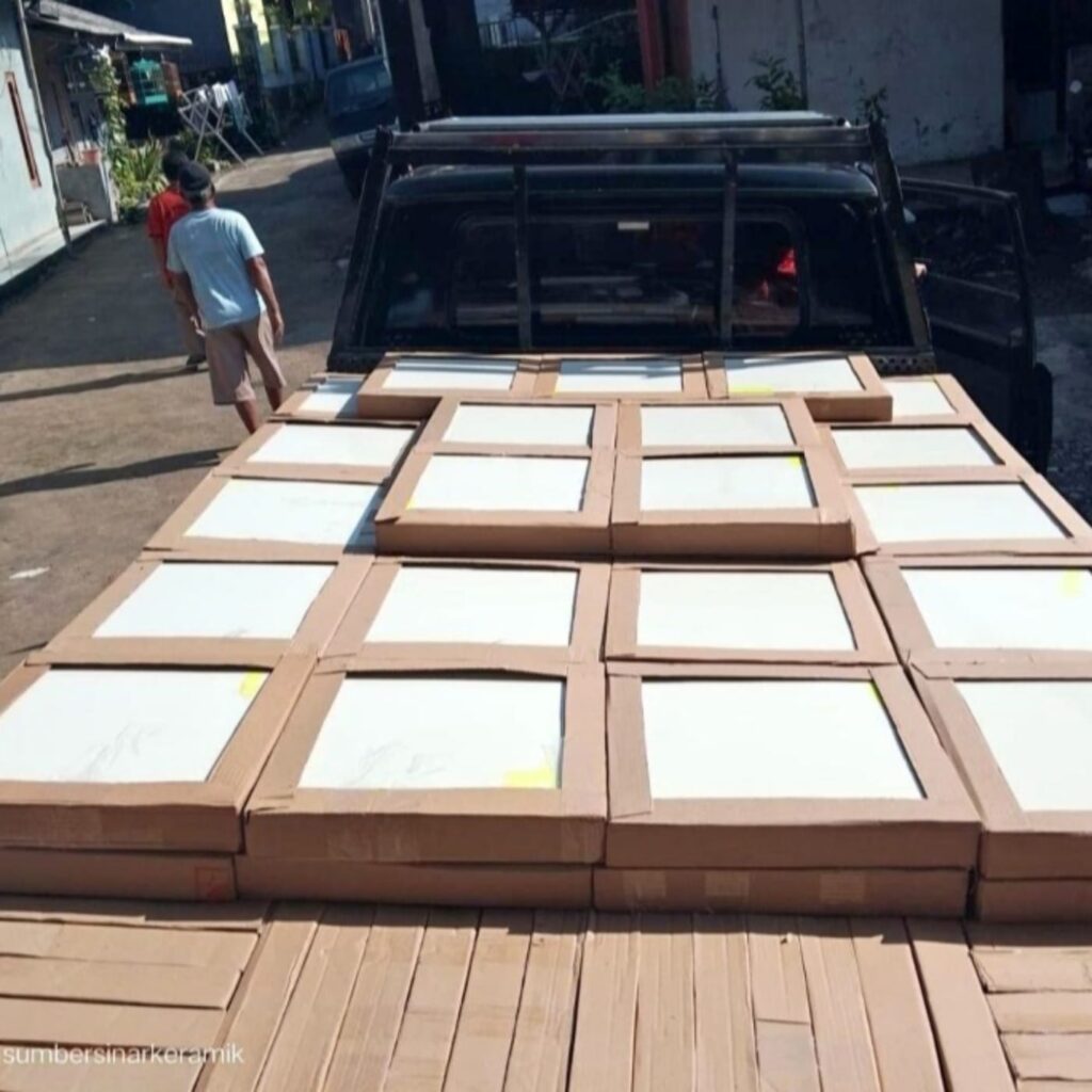 pengiriman keramik untuk pemasangan dirumah ruko dan ruangan